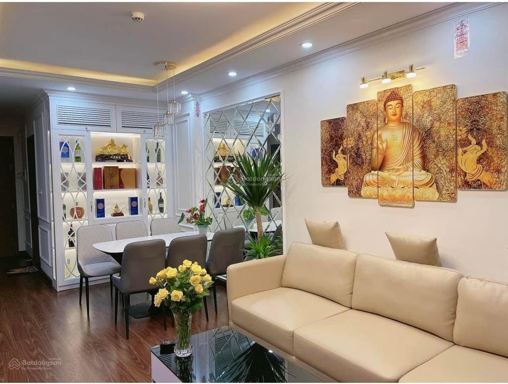 Bán căn sky central 2pn full nội thất diện tích 69m giá chỉ 6 tỷ.  0961 995 ***
