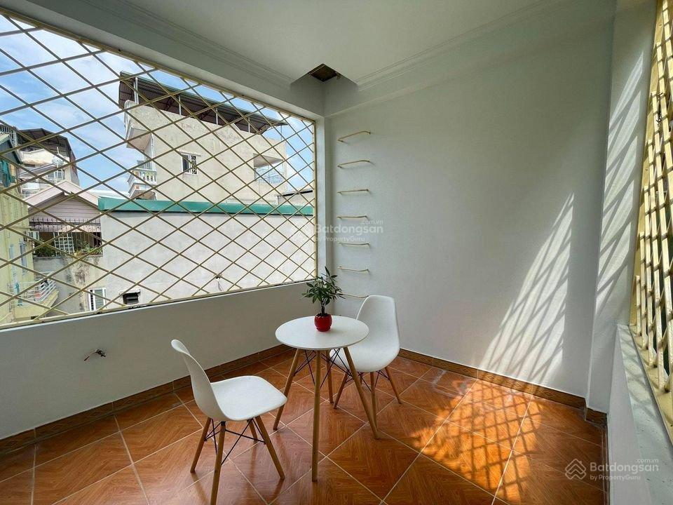 Chính chủ cần cho thuê gấp nhà đào tấn, dt 45m2 x 5 tầng, mặt tiền 4,5m, đủ đồ. gía 13tr/th