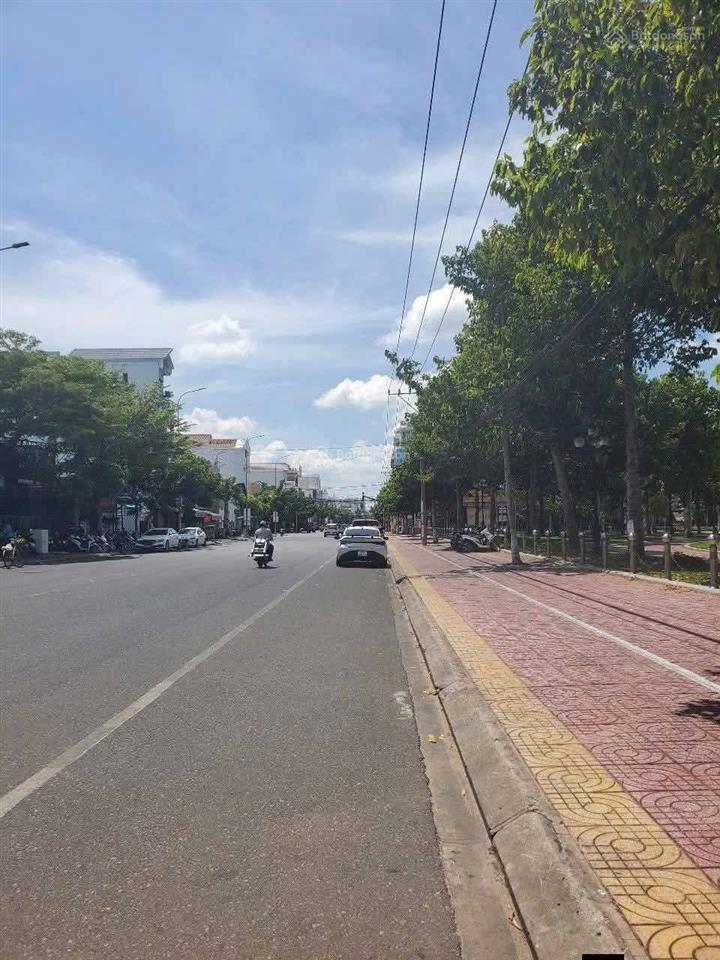 Cần bán 14 lô đất liền kề mặt tiền kinh doanh võ văn kiệt đối diện công viên  tp phan thiết