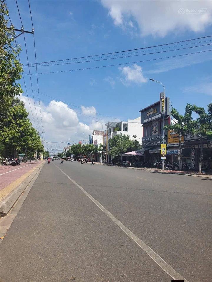 Cần bán 14 lô đất liền kề mặt tiền kinh doanh võ văn kiệt đối diện công viên  tp phan thiết