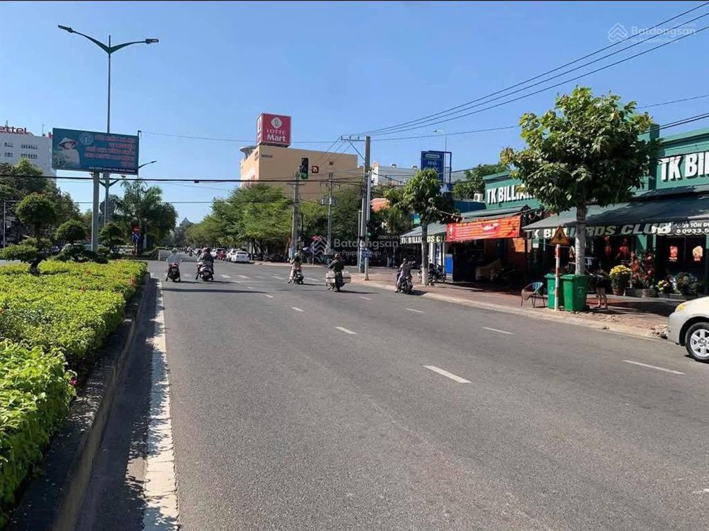 Cần bán 14 lô đất liền kề mặt tiền kinh doanh võ văn kiệt đối diện công viên  tp phan thiết