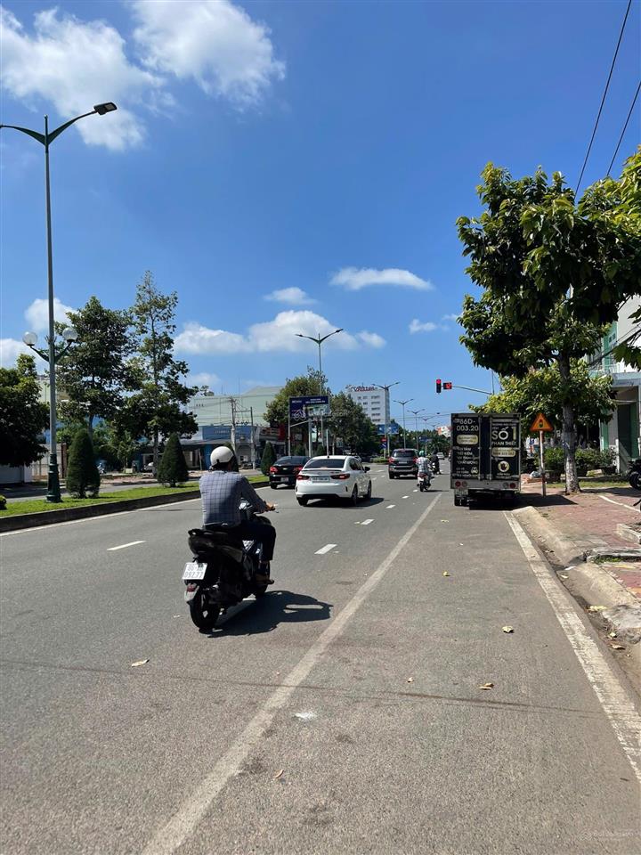 Bán nhà lầu mặt tiền đại lộ kinh doanh tôn đức thắng  tt tp phan thiết