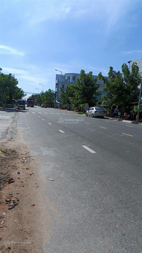 Cần bán 2 lô liền kề mặt tiền đường phạm hùng đối diện trường mầm nontt tp phan thiết