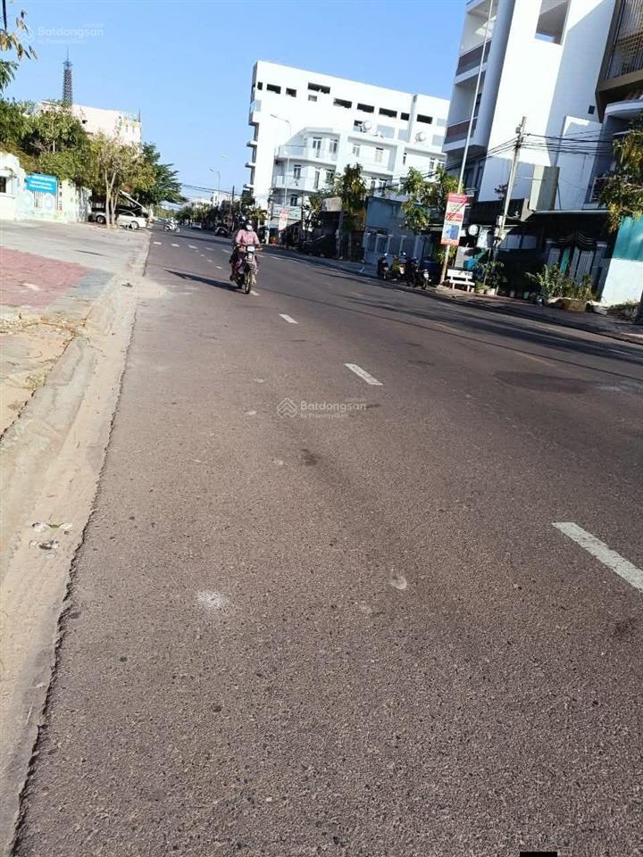 Cần bán 2 lô liền kề mặt tiền đường phạm hùng đối diện trường mầm nontt tp phan thiết