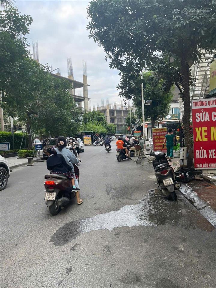 Chính chủ bán nhà liền kề đối diện chung cư khu đô thị mới văn khê