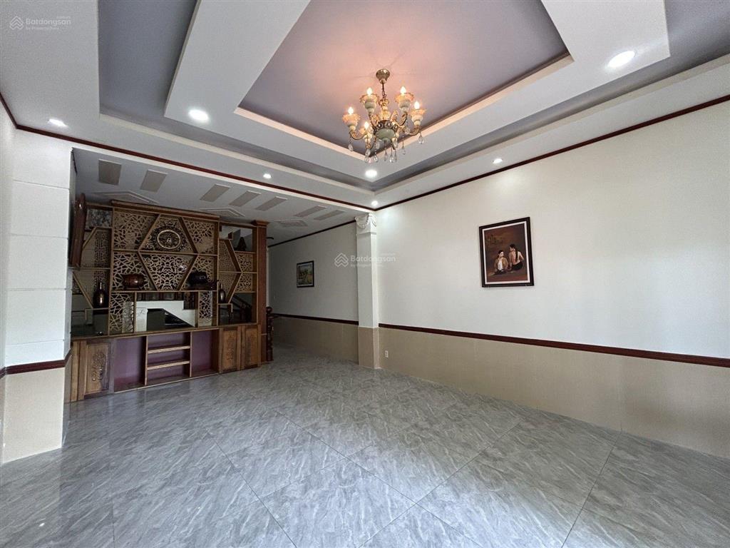 Mặt tiền him lam phú đông 4 tầng 5x18,5m