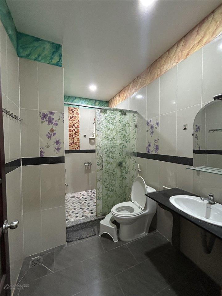 Mặt tiền him lam phú đông 4 tầng 5x18,5m