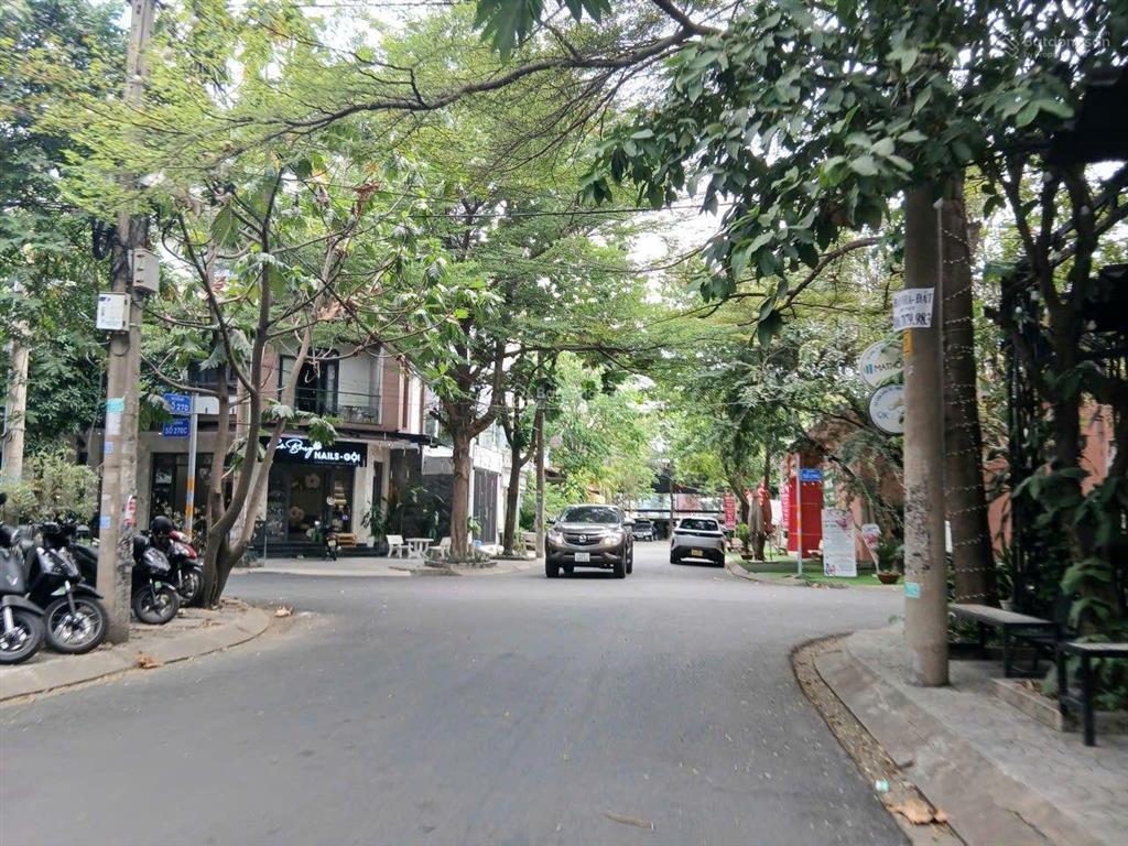 Biệt thự 3 tầng 8x20m² kdc nam hòa đỗ xuân hợp, phước long a