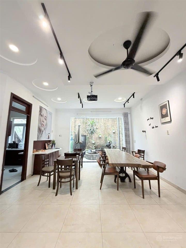 Biệt thự 3 tầng 8x20m² kdc nam hòa đỗ xuân hợp, phước long a