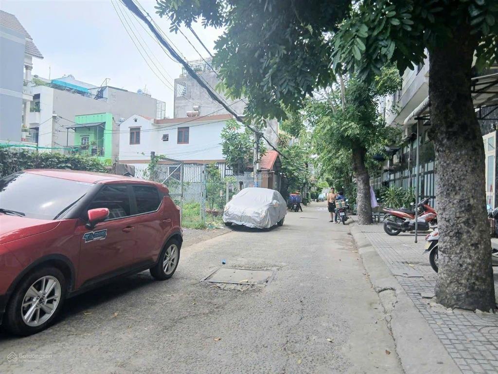 Nhà 4 tầng 5,5x17m2 đường ô tô né nhau
linh trung, thủ đức
