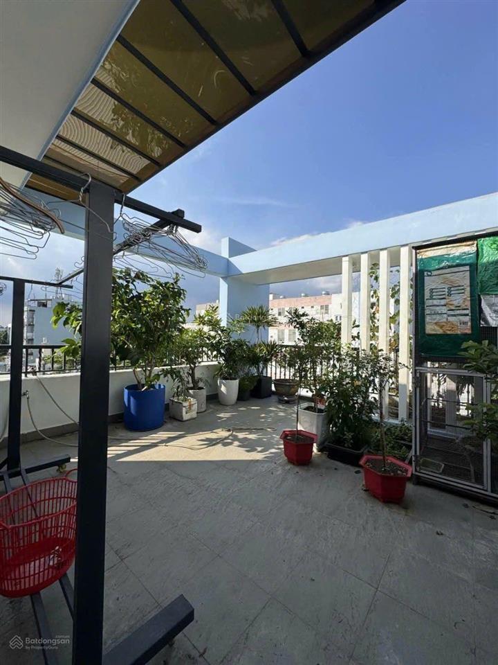Nhà 4 tầng 5,5x17m2 đường ô tô né nhau
linh trung, thủ đức