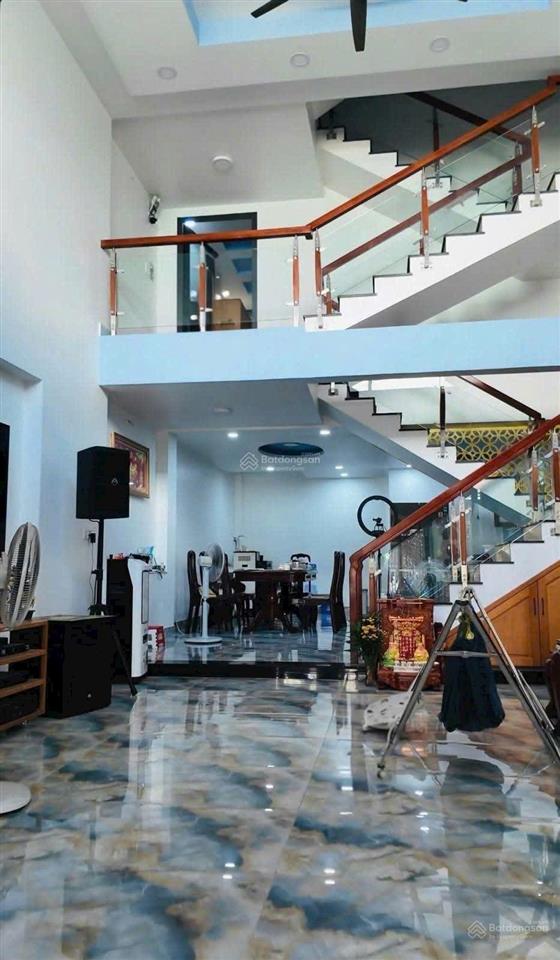 Nhà 4 tầng 5,5x17m2 đường ô tô né nhau
linh trung, thủ đức