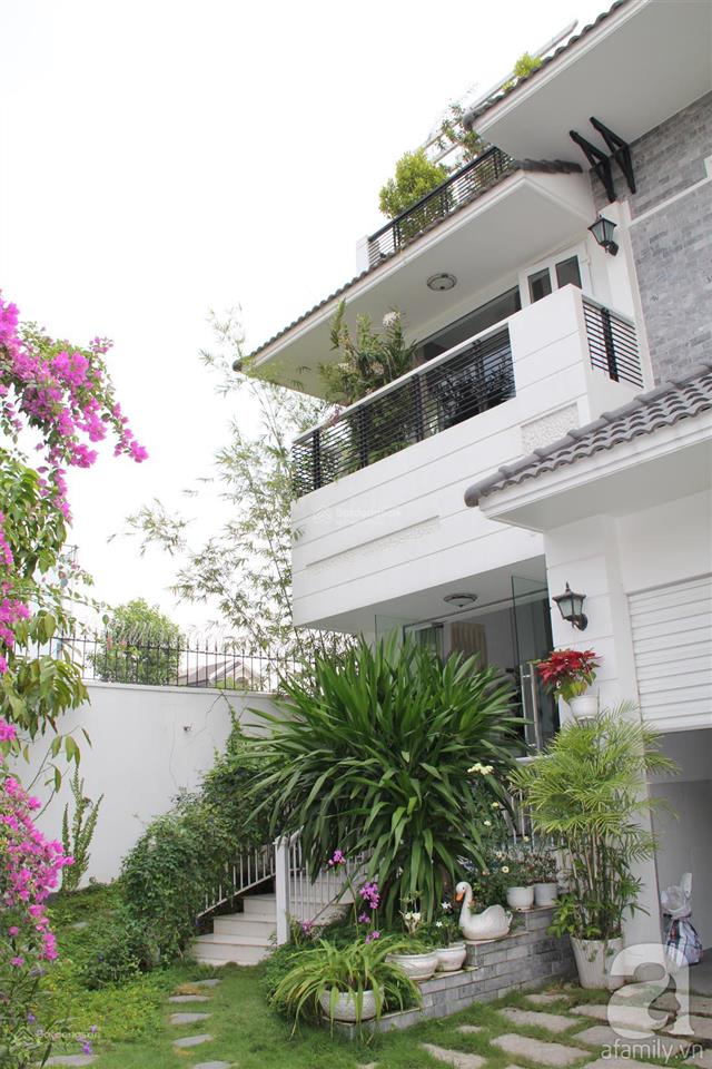 Chính chủ bán nhà biệt thự 193 hoa lan ngay phan xích long dt 8x18 hầm 3 tầng giá 53 tỷ