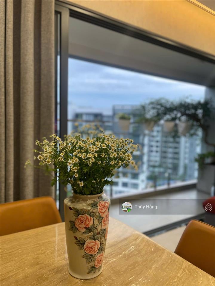 Cần cho thuê nhanh căn 3pn 2wc 117m2 full nội thất sang xịn, tầng cao view đẹp, đông nam mát mẻ