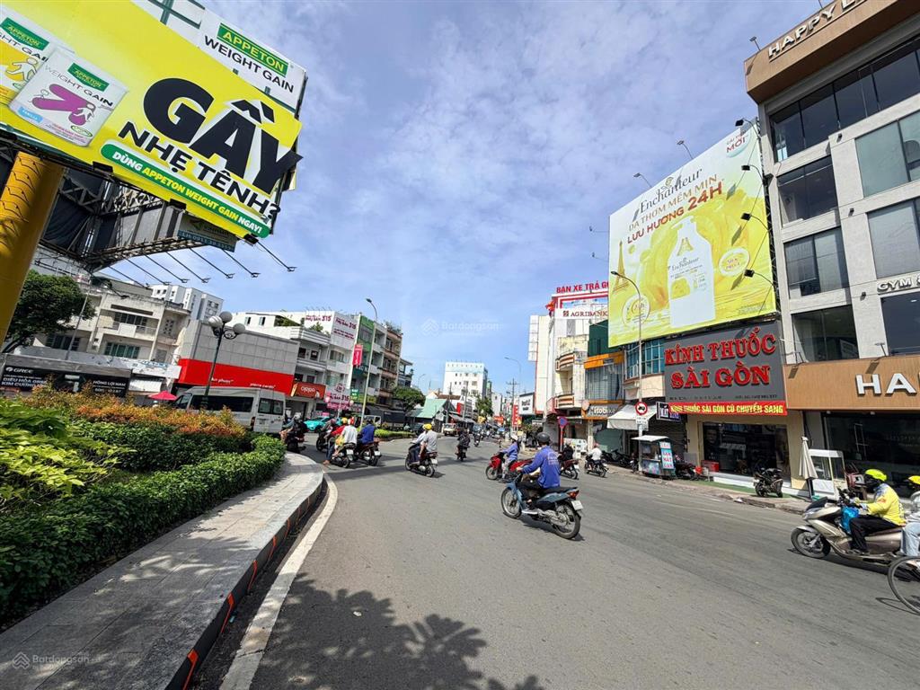 Mt 10m ngay vòng xoay âu cơ, vị trí không thể đẹp hơn để quảng bá thương hiệu, phù hợp kd đa ngành