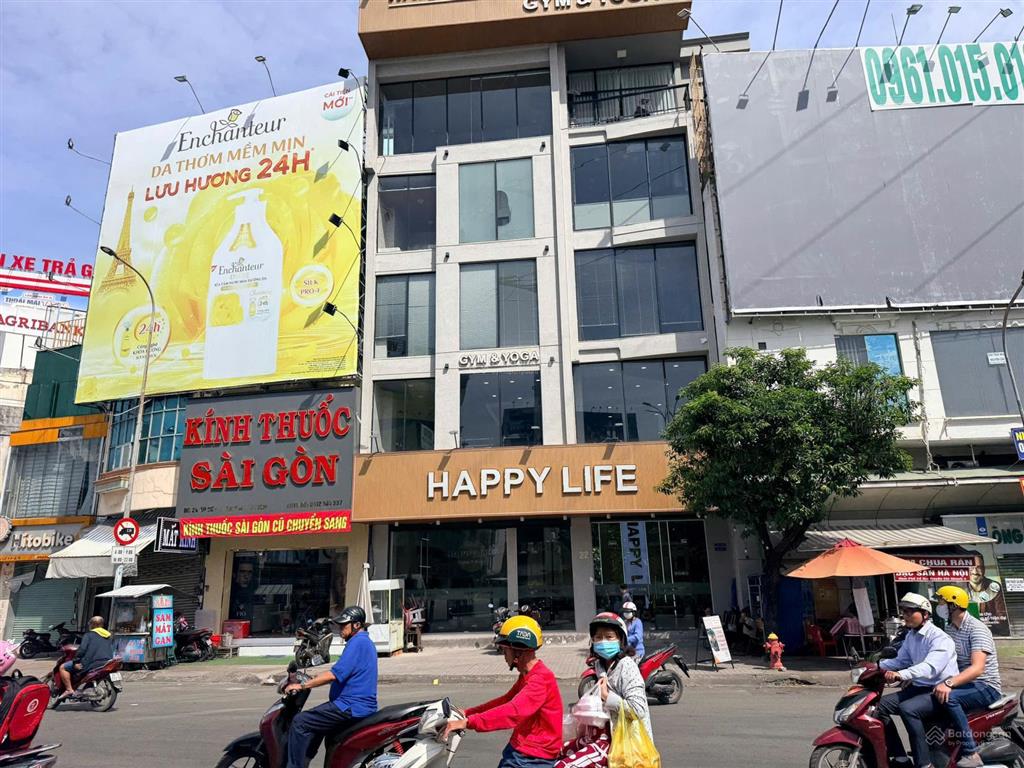 Mt 10m ngay vòng xoay âu cơ, vị trí không thể đẹp hơn để quảng bá thương hiệu, phù hợp kd đa ngành