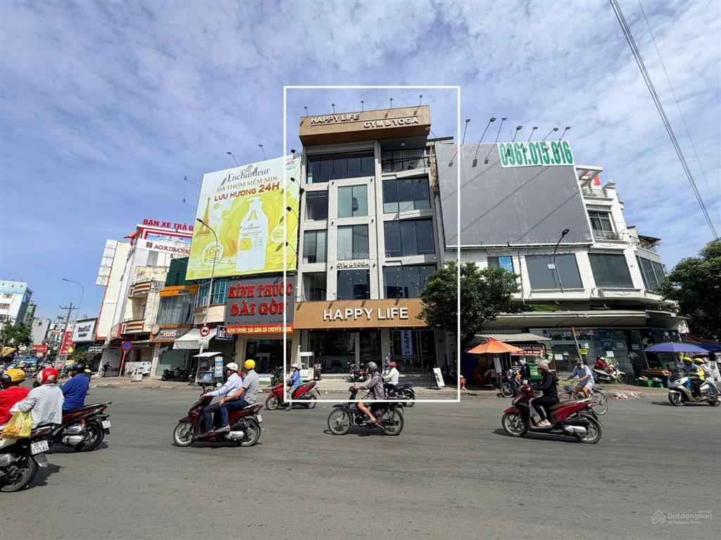 Mt 10m ngay vòng xoay âu cơ, vị trí không thể đẹp hơn để quảng bá thương hiệu, phù hợp kd đa ngành