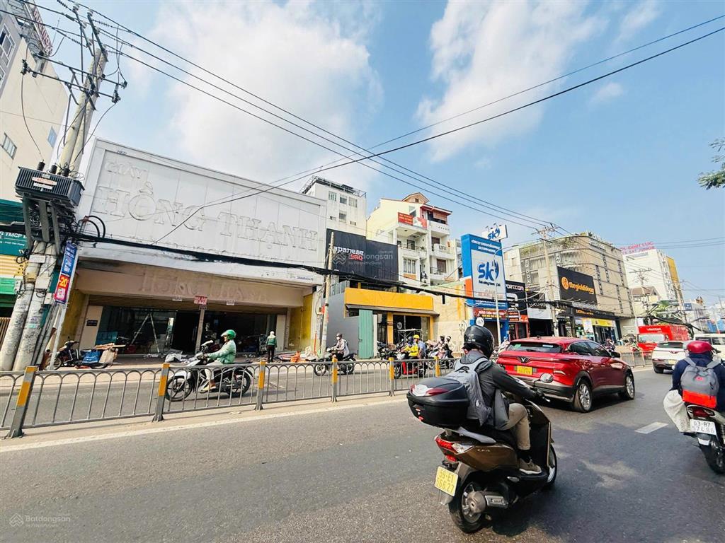Cho thuê mb ngang 11m nguyễn thị thập  gần lotte mart, trống suốt