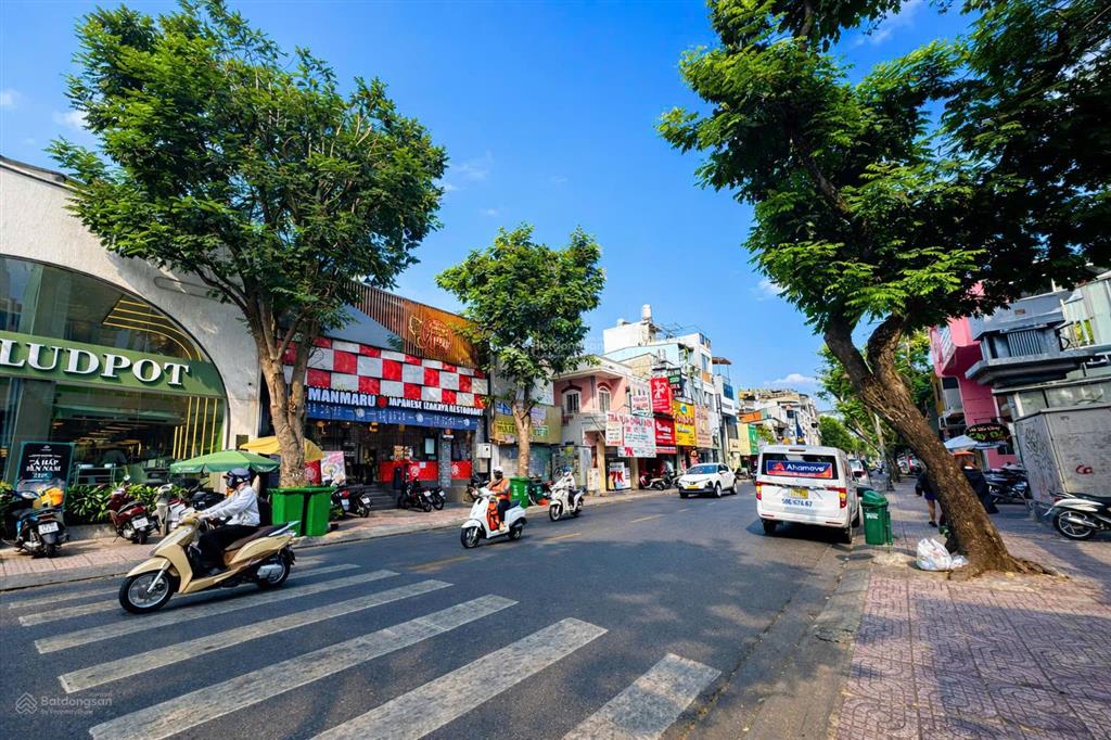 Cho thuê nhà lê văn sỹ ngang 9m sàn trống, vỉa hè rộng, dt~300m2