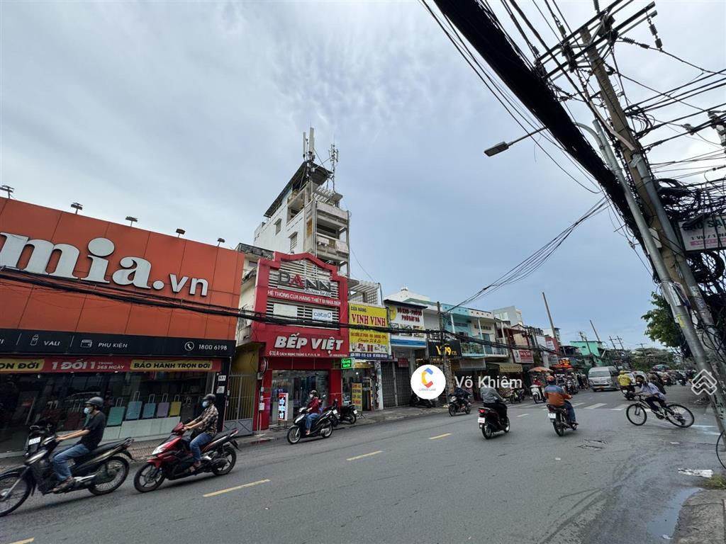 Cho thuê nhà góc 2mt 631 cách mạng tháng tám  ngang 8.6m