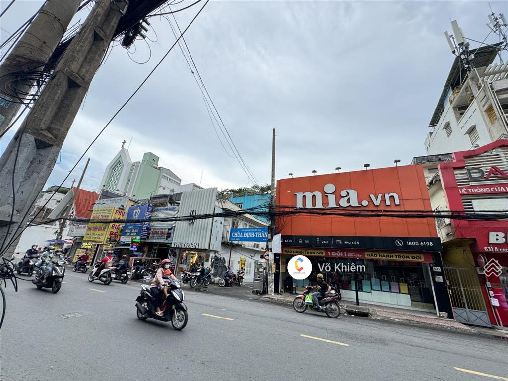 Cho thuê nhà góc 2mt 631 cách mạng tháng tám  ngang 8.6m