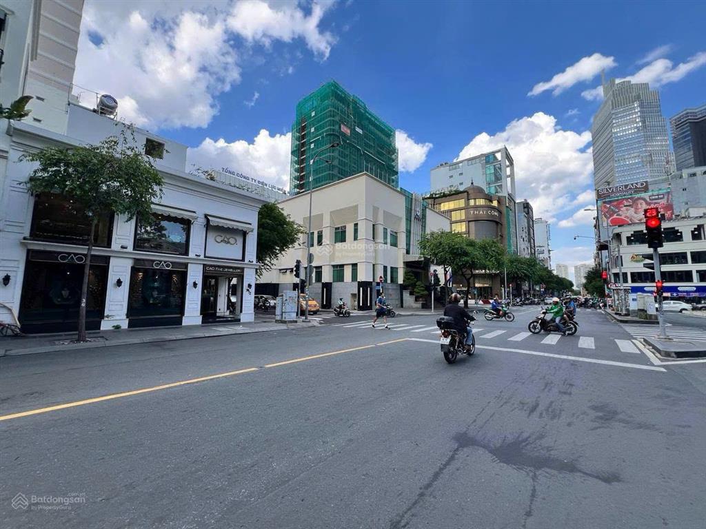Mặt bằng góc 2mt đối diện park hyatt  nhà hát thành phố  top vị trí thương hiệu đẹp sài gòn
