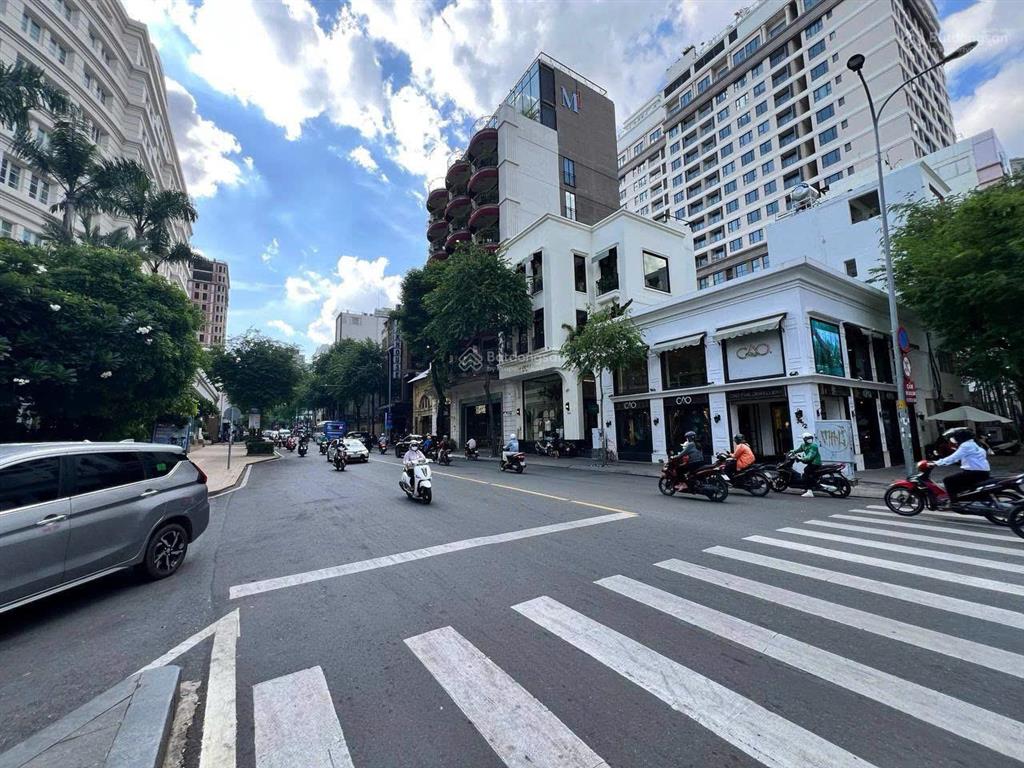 Mặt bằng góc 2mt đối diện park hyatt  nhà hát thành phố  top vị trí thương hiệu đẹp sài gòn
