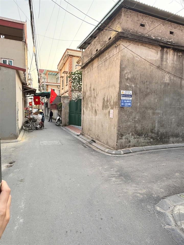 Tin được không. chỉ nhỉnh 4 tỷ nhà 4 tầng xây mới 40m2 lương nỗ sát thị trấn, thành phố thông minh