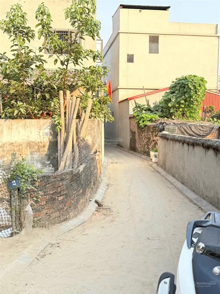 Tin được không. chỉ nhỉnh 4 tỷ nhà 4 tầng xây mới 40m2 lương nỗ sát thị trấn, thành phố thông minh