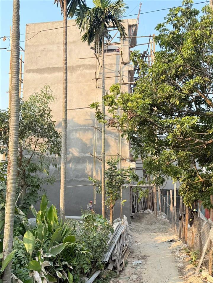 Tin được không. chỉ nhỉnh 4 tỷ nhà 4 tầng xây mới 40m2 lương nỗ sát thị trấn, thành phố thông minh