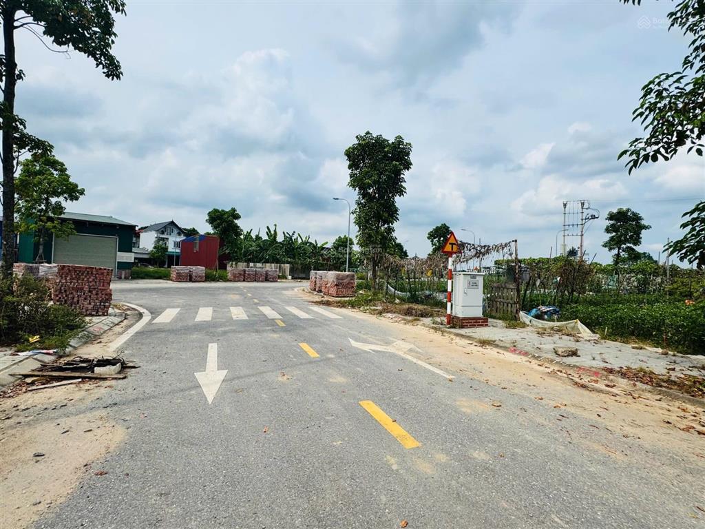 Cực nóng. bán lô siêu đẹp 90m đấu giá dục tú 1, gần đường dẫn cầu tứ liên, vin yên thường bao quanh
