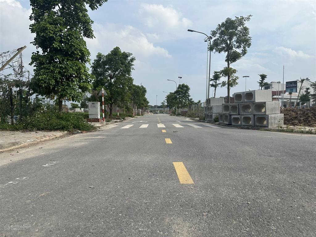 Cực nóng. bán lô siêu đẹp 90m đấu giá dục tú 1, gần đường dẫn cầu tứ liên, vin yên thường bao quanh