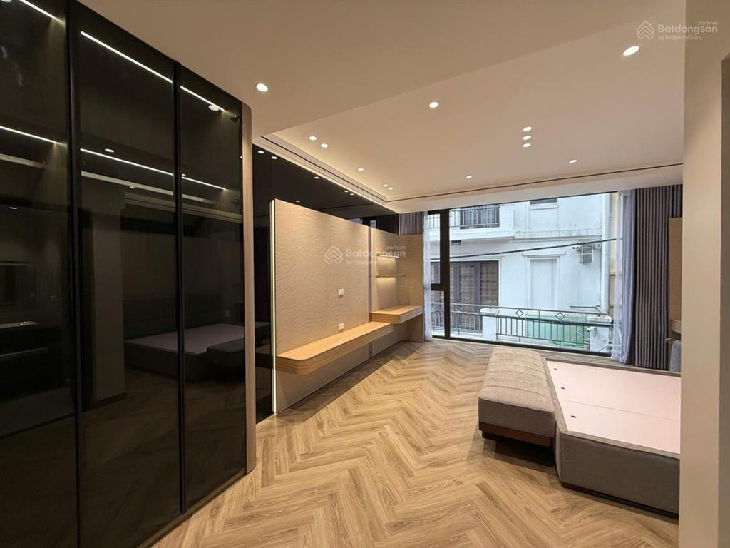 Nhà phố hoàng văn thái, 75m2 x 7 tầng, mặt tiền 9m, cho thuê 100 triệu/ tháng. cần bán gấp !