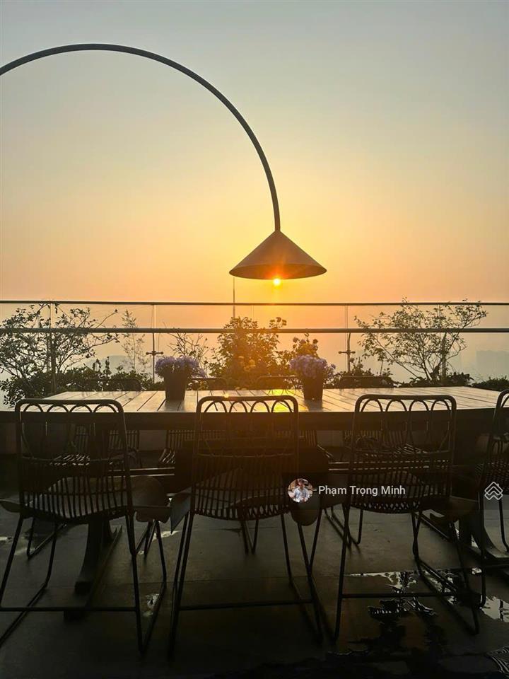 Bán gấp penthouse 2 tầng diện tích 345m2 tòa golden palace, có sân vườn rộng, full đồ đẹp