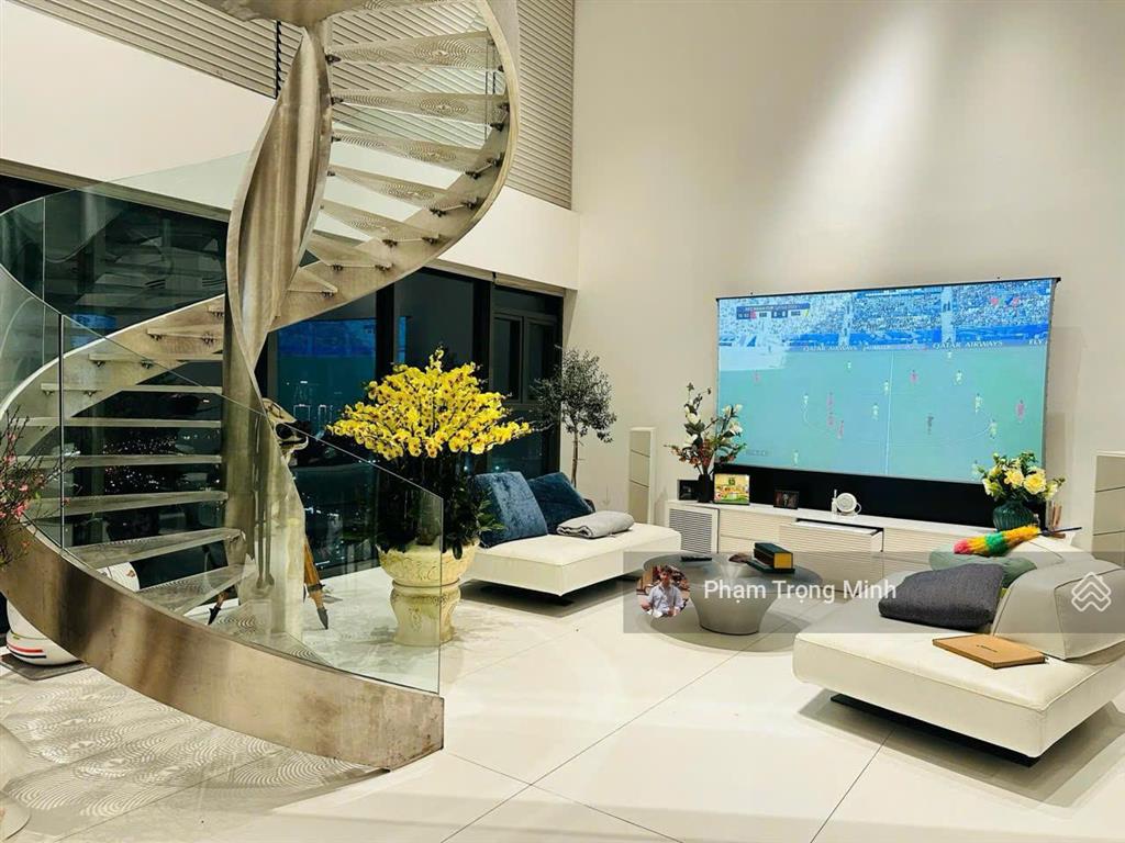 Bán gấp penthouse 2 tầng diện tích 345m2 tòa golden palace, có sân vườn rộng, full đồ đẹp