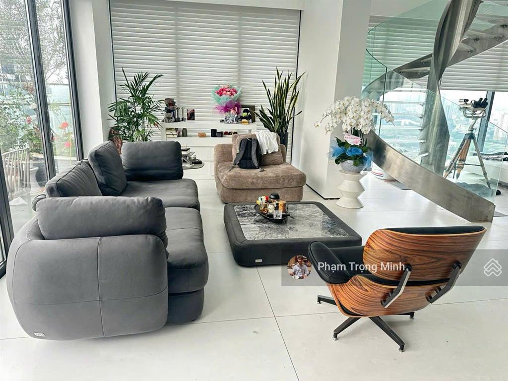Bán gấp penthouse 2 tầng diện tích 345m2 tòa golden palace, có sân vườn rộng, full đồ đẹp