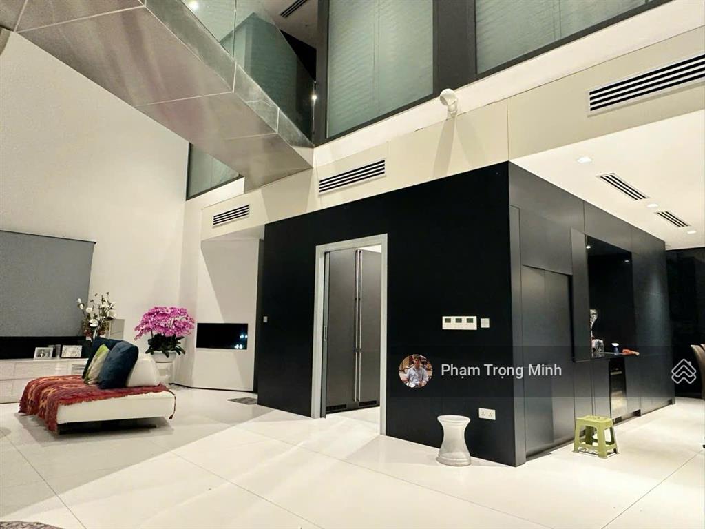 Bán gấp penthouse 2 tầng diện tích 345m2 tòa golden palace, có sân vườn rộng, full đồ đẹp