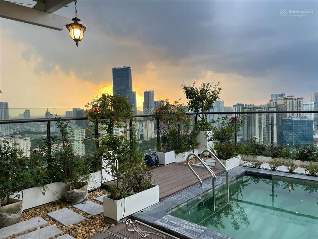 Penhouse 3 tầng 686m2, có bể bơi, sân vườn, thang máy riêng. full nội thất cao cấp toà tsq euroland