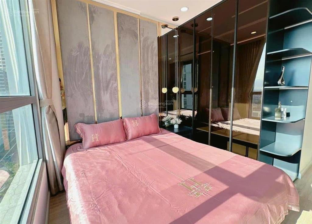 Penhouse 3 tầng 686m2, có bể bơi, sân vườn, thang máy riêng. full nội thất cao cấp toà tsq euroland