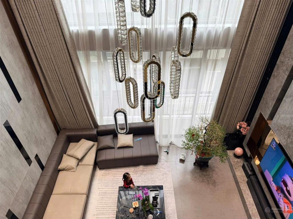 Bán gấp penthouse 2 tầng diện tích 350m2 tòa golden palace, có sân vườn rộng, full đồ đẹp