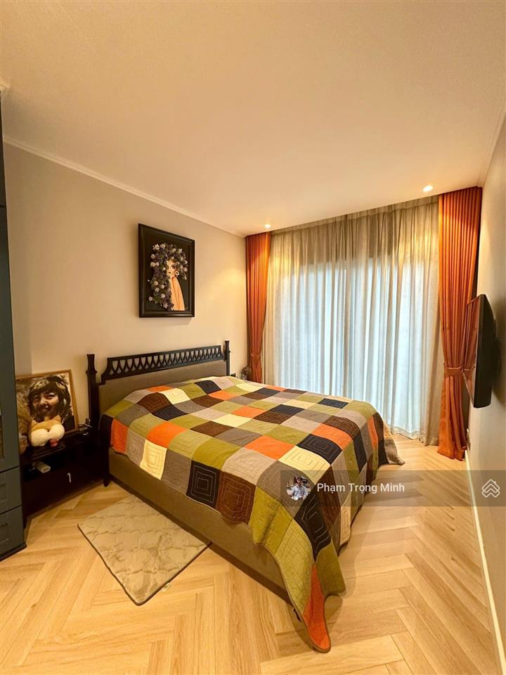 Bán n09 thành thái, 13,4 tỷ, 170m2, 4pn + 3wc + đầy đủ nội thất, sát công viên cầu giấy