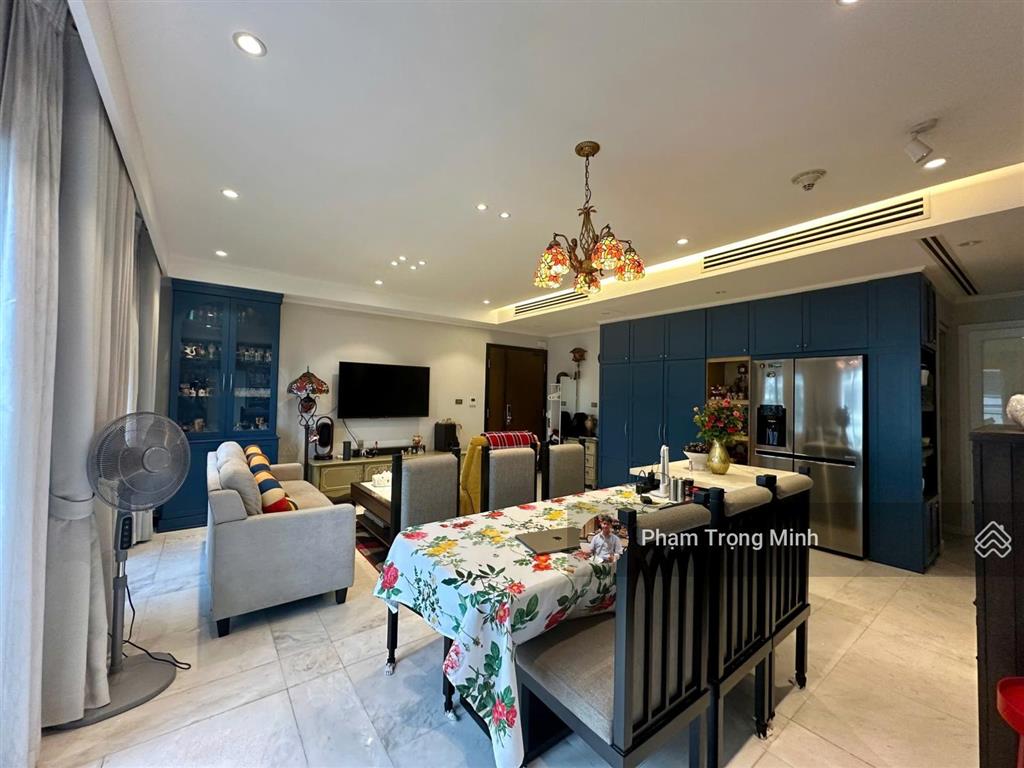 Bán n09 thành thái, 13,4 tỷ, 170m2, 4pn + 3wc + đầy đủ nội thất, sát công viên cầu giấy