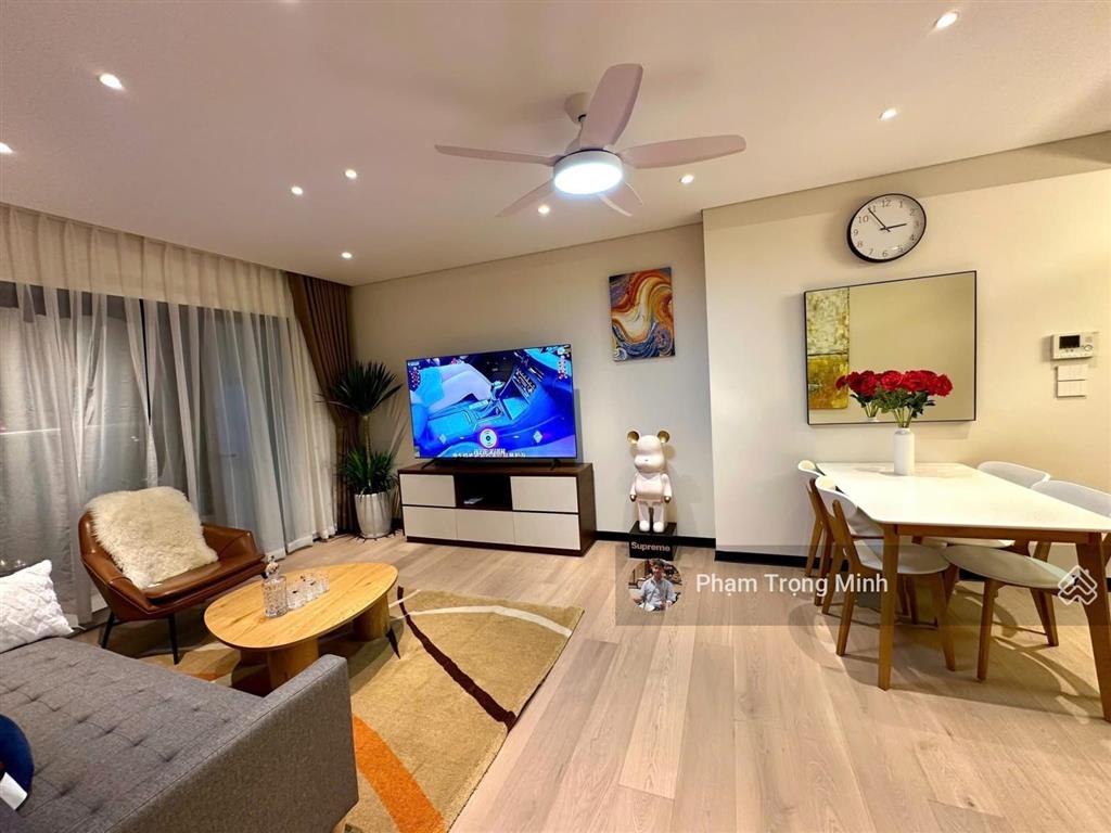 Căn hộ dolphin plaza 181m2  3 ngủ + 1. ban công đông nam tầng trung giá 12,4 tỷ