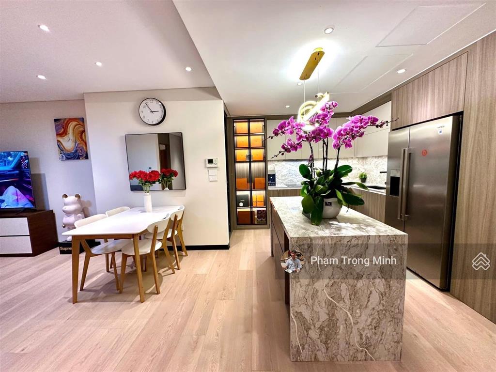 Căn hộ dolphin plaza 181m2  3 ngủ + 1. ban công đông nam tầng trung giá 12,4 tỷ