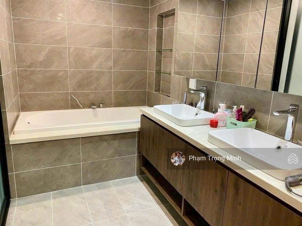 Hiếm! bán căn 4pn 3vs diện tích 130m2, tầng trung, sổ đỏ lâu dài. nhà đẹp, view thoáng.