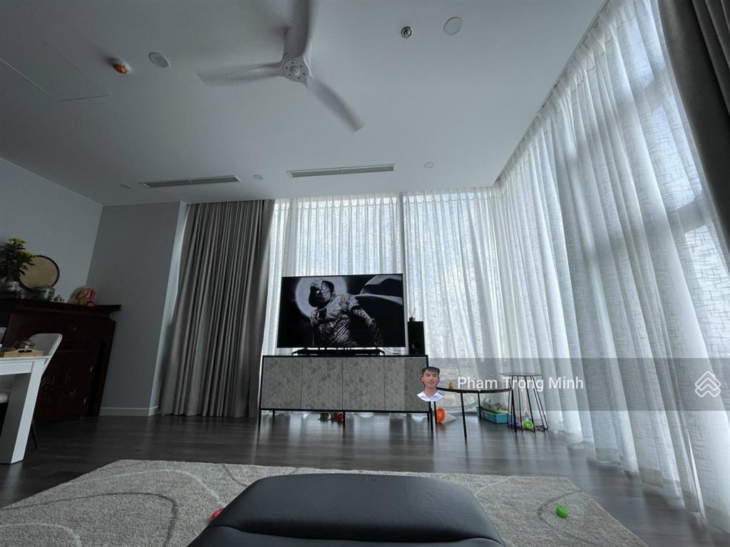 Chính chủ bán căn hộ 131m2, 3pn view thành phố, căn góc 2 mặt kính, chung cư the nine