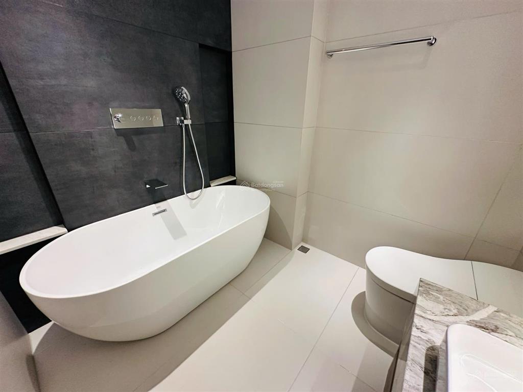 Bán căn góc 130m2, 3pn 2vs, view hồ thanh xuân, full nội thất đẹp mới làm lại. giá hơn 11 tỷ