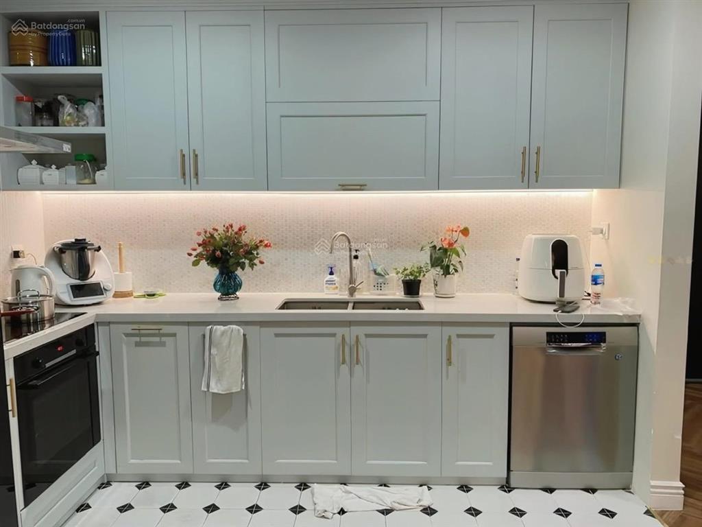 (mới) bán gấp căn 3pn hà nội center point, căn góc, 101m2, ban công đông nam. giá có thương lượng