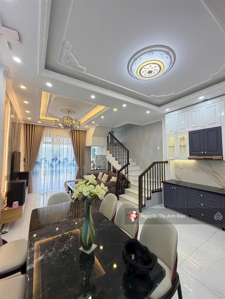 Bán nhà mặt tiền ngô thì nhậm đà lạt gần trung tâm tiện di chuyển