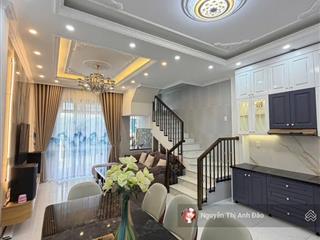 Bán nhà mặt tiền ngô thì nhậm đà lạt gần trung tâm tiện di chuyển